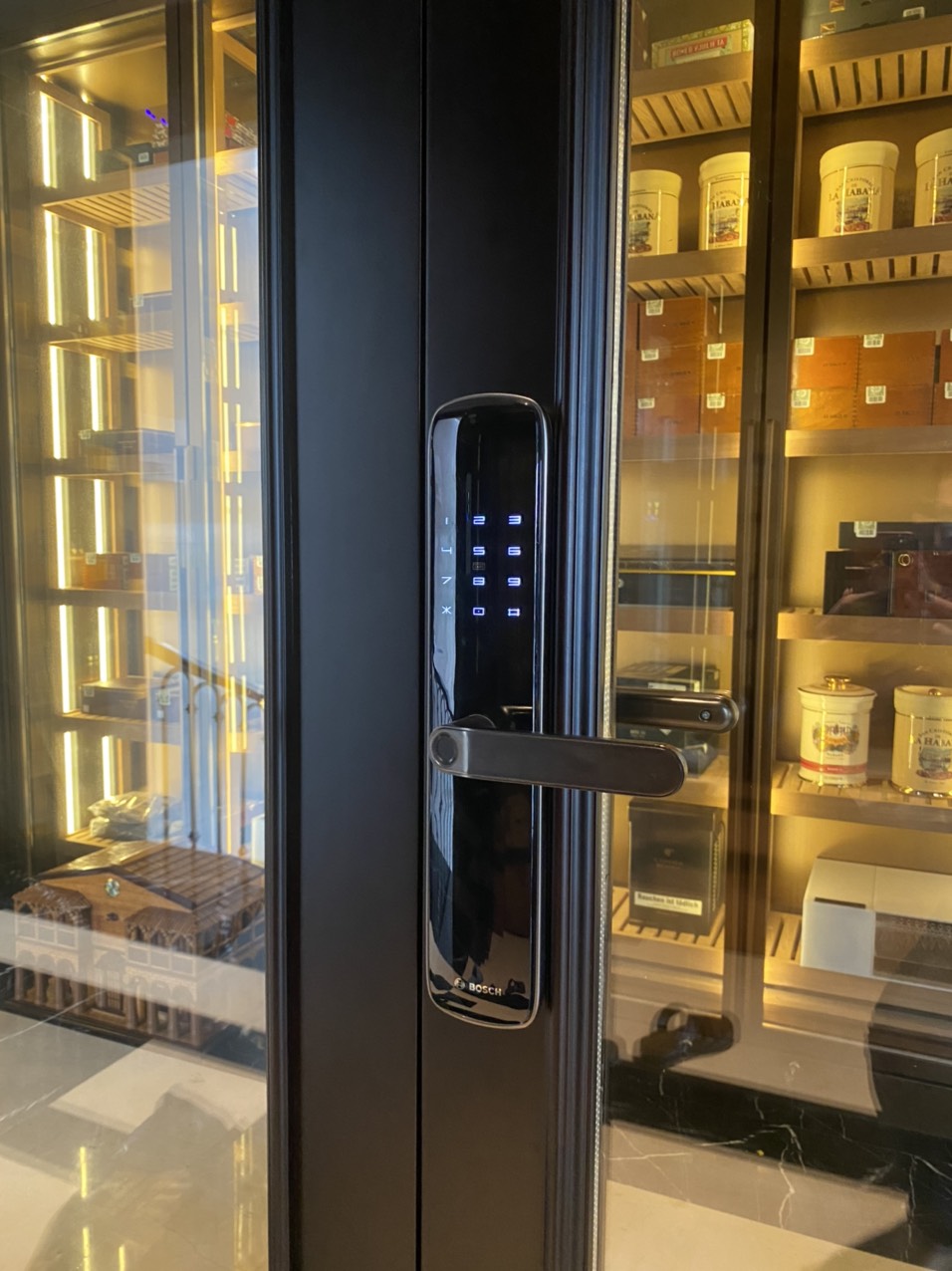 Khóa vân tay Bosch ID60 EU Wifi màu bạc